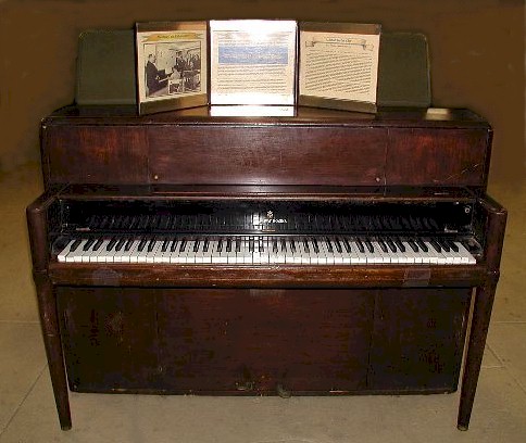 Piano picture of the day - Topic